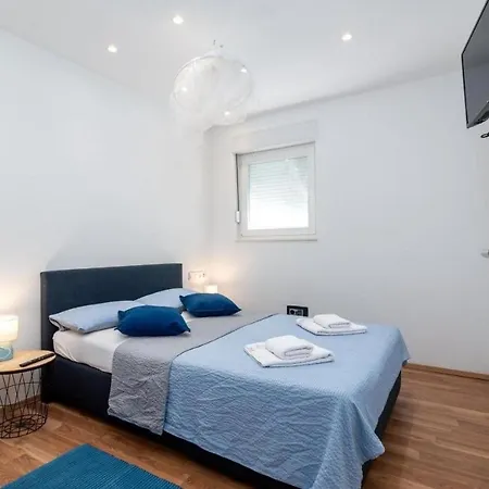Family-friendly With Swimming Pool Mastrinka, Ciovo - 23984 Appartement *