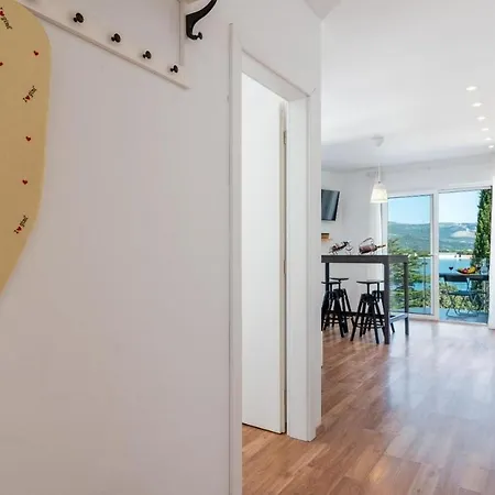 Appartement Family-friendly With Swimming Pool Mastrinka, Ciovo - 23984 *