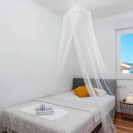 Family-friendly With Swimming Pool Mastrinka, Ciovo - 23984 Appartement *